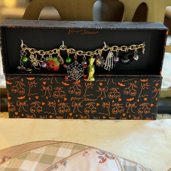 NEW Betsey Johnson Halloween  CHARM BRACELET (Spider, Pumpkin, Spiderweb, Candy) - Picture 4 of 13